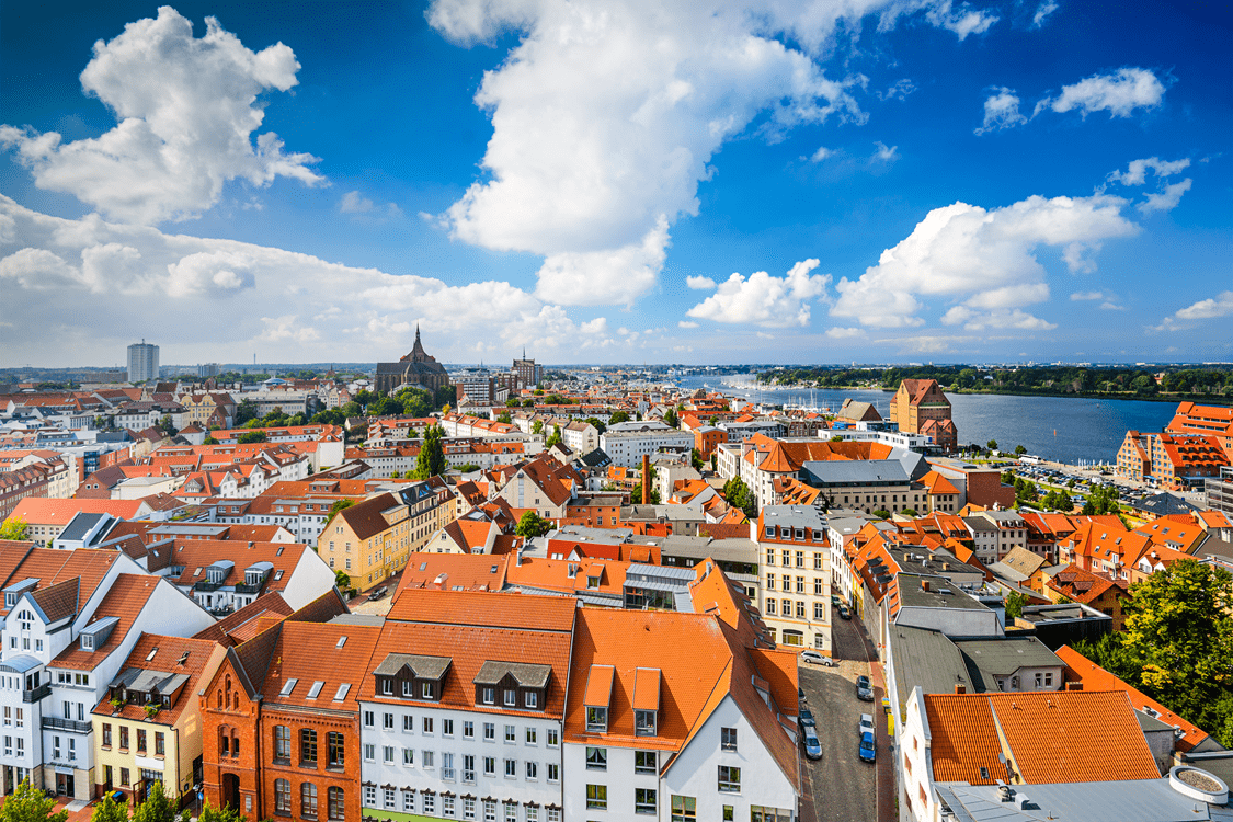 Grundsteuer umlegen Artikelbild mit Altstadt von Rostock